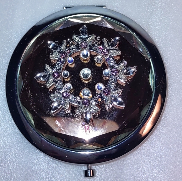 Reflective Crystal Mirror Compact - Picture 6 of 12
